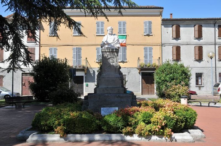 il monumento in Piazza d'Armi